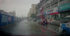 澳门威尼斯人网址部分路段已被积水淹没